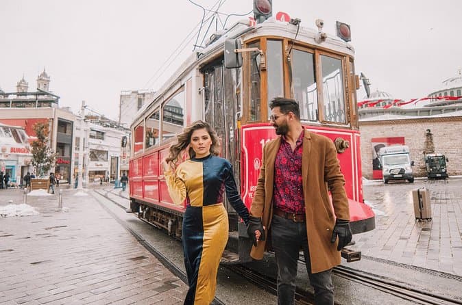 Love in Istanbul: Perfect Photo Moments at Iconic Locations 1