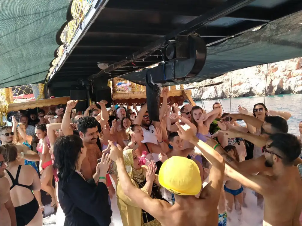 Antalya Pirate Boat: Düden Şelalesi, Swim & Foam Party 1