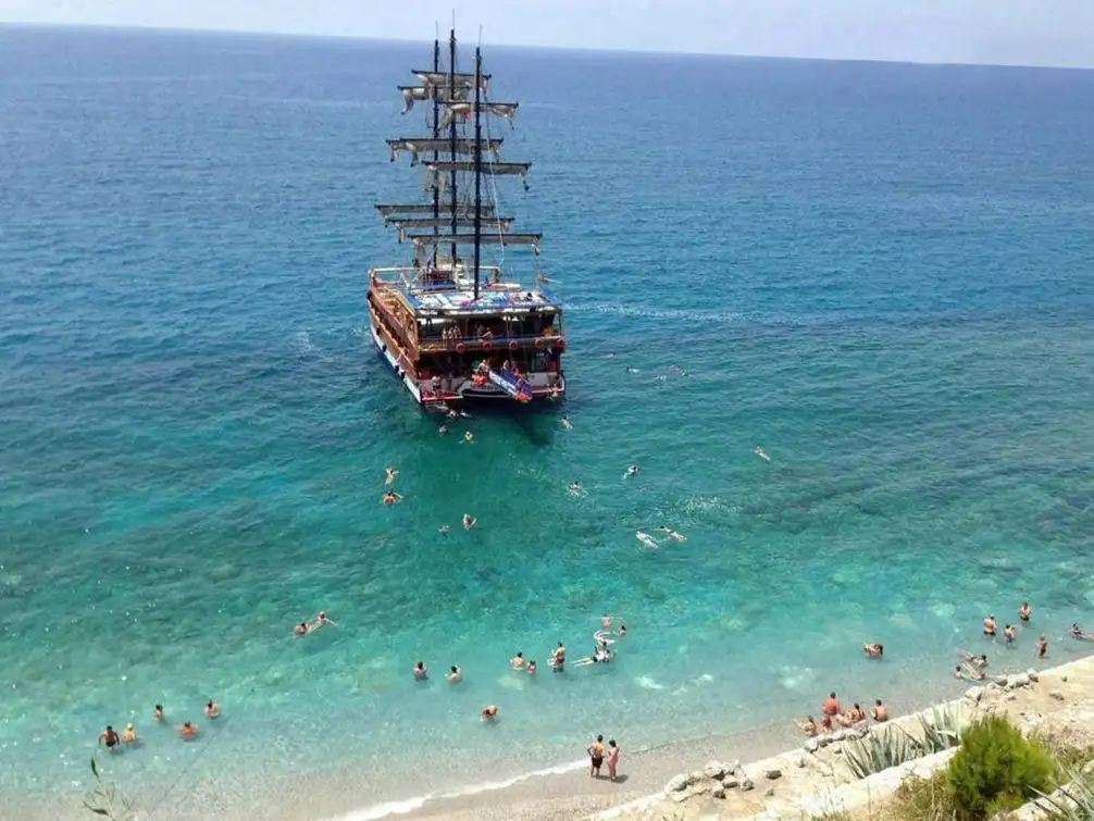 Alanya: Catamaran Boat Tour with Snorkeling with Lunch 1