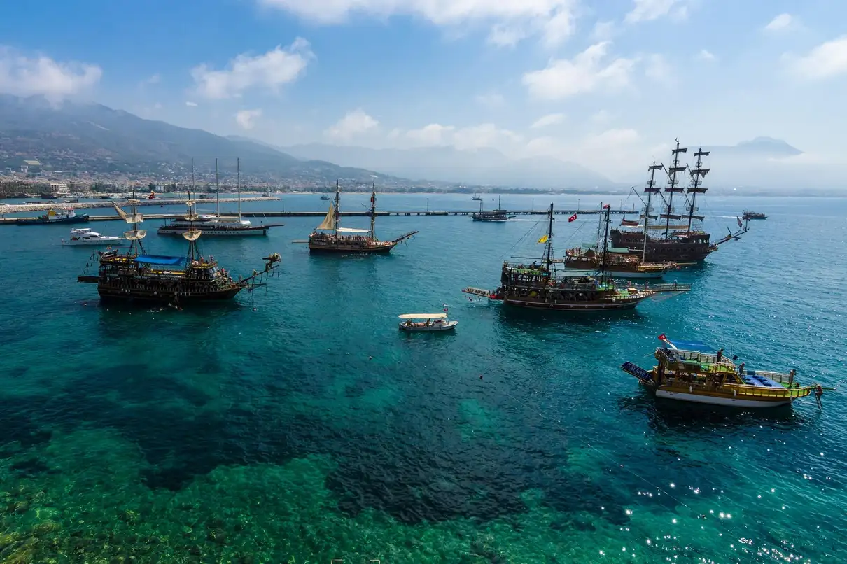 Alanya: Luxury Pirate Boat w/Transfer, Lunch & Soft Drinks 4