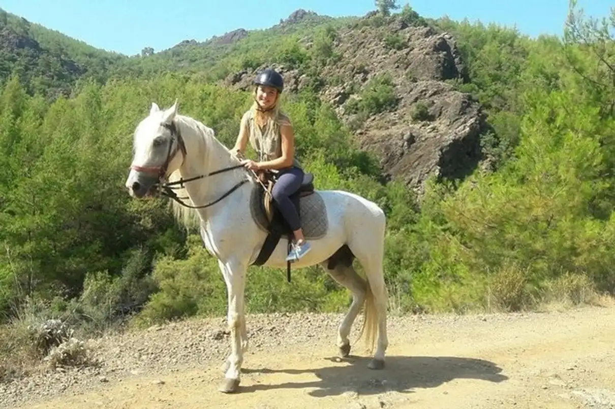 Scenic Horseback Riding Tour with Pickup 2
