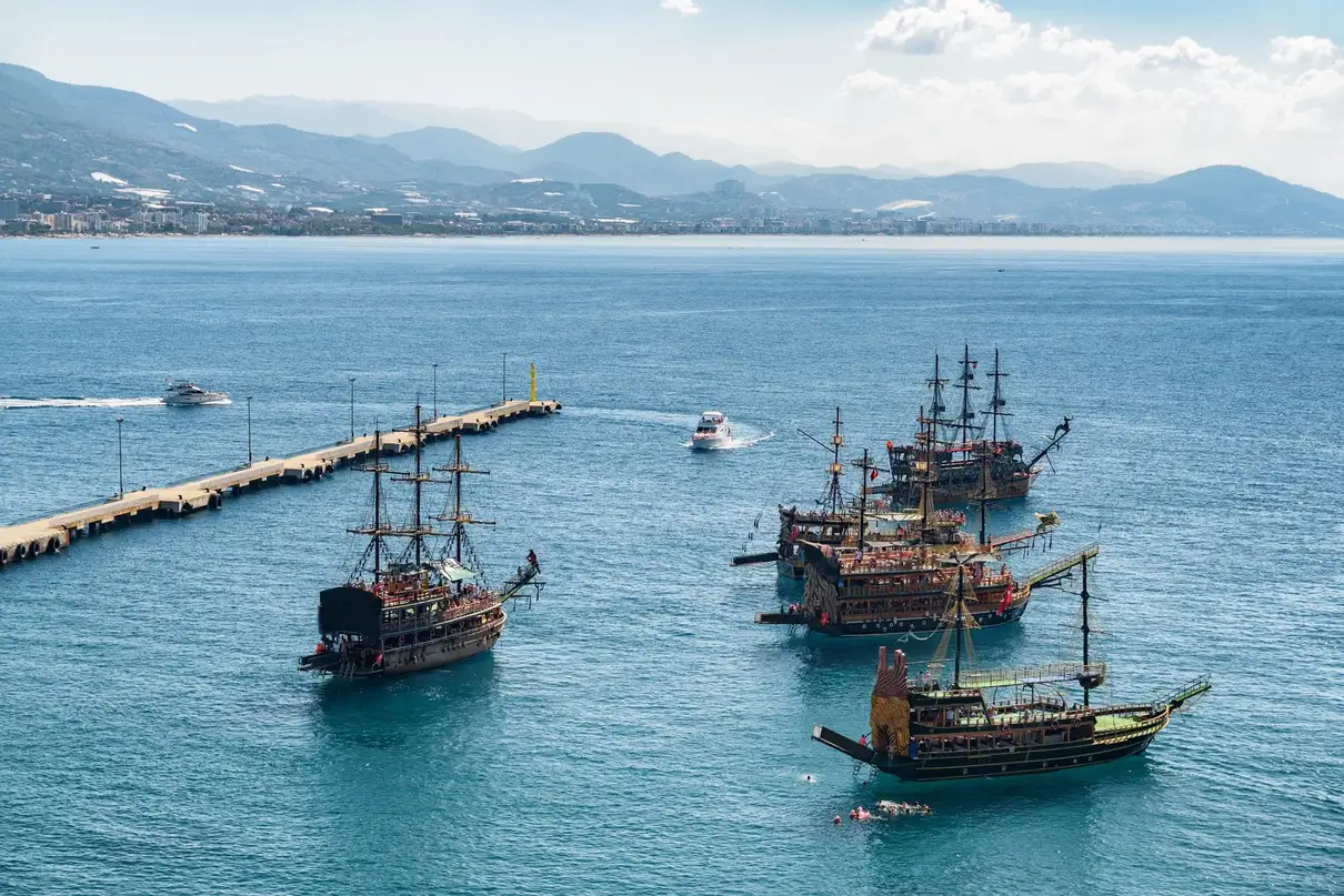 Alanya: Luxury Pirate Boat w/Transfer, Lunch & Soft Drinks 1