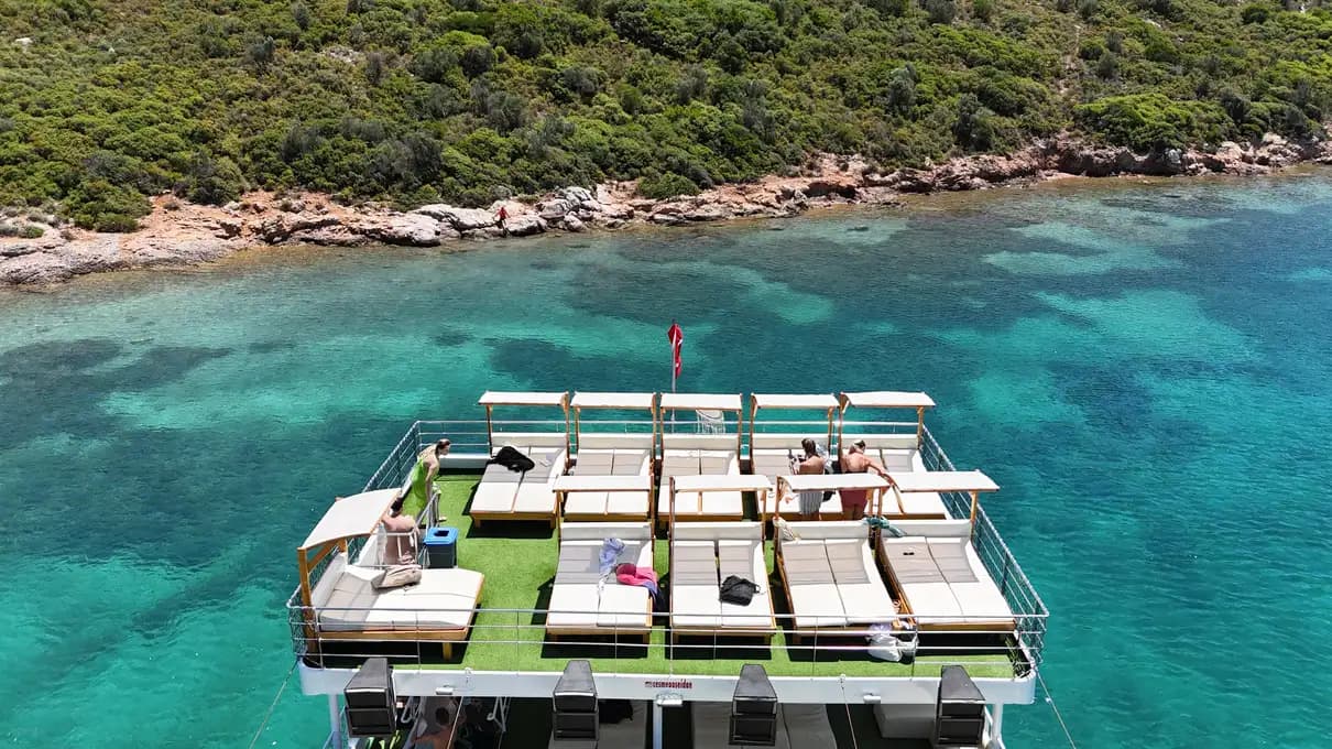 Izmir: Cesme Boat Tour and Alacati Visit