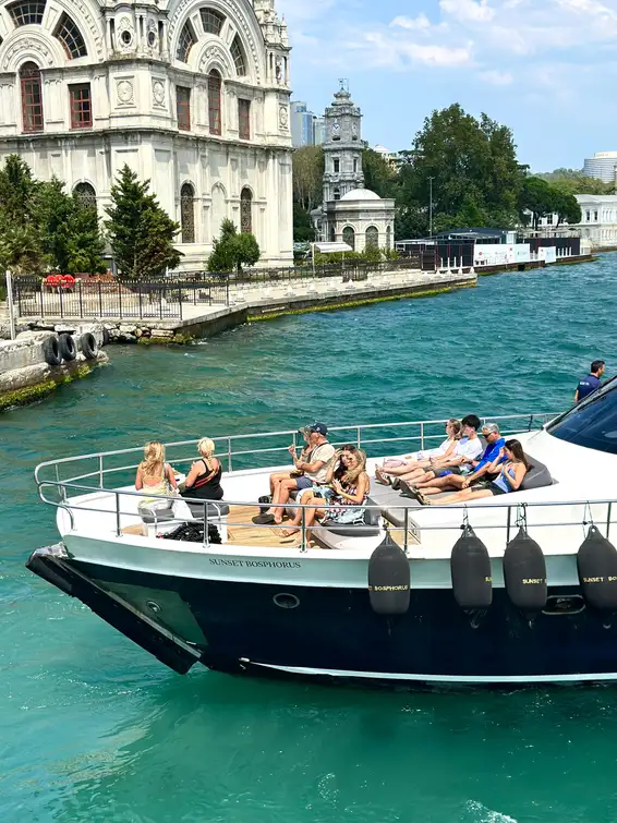 Istanbul Bosphorus Yacht Cruise with Asian Side Stopover