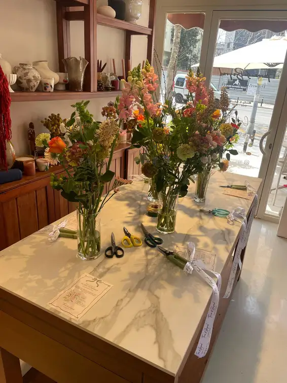 Istanbul: Floral Arrangement Workshop with Tea and Cookies 3