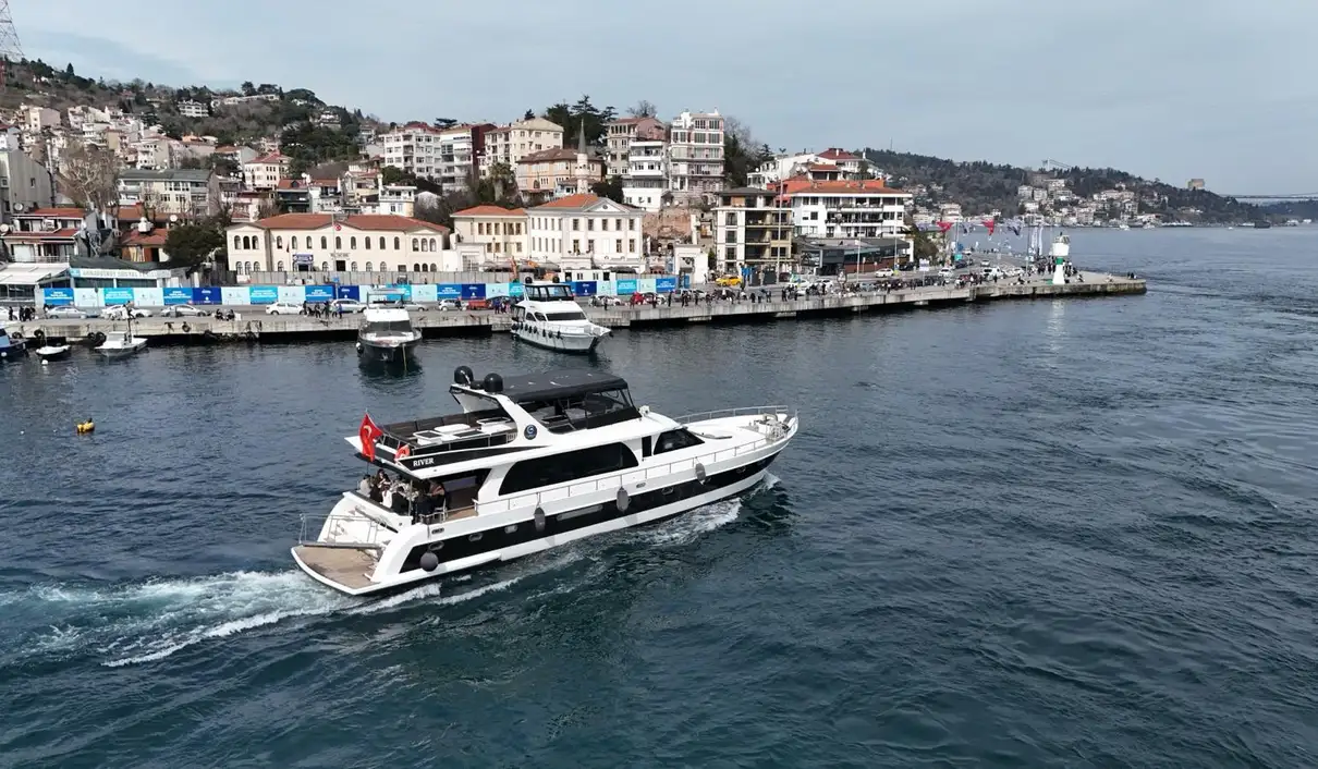 Istanbul Bosphorus Sunset Cruise on Yacht with Live Guide 2