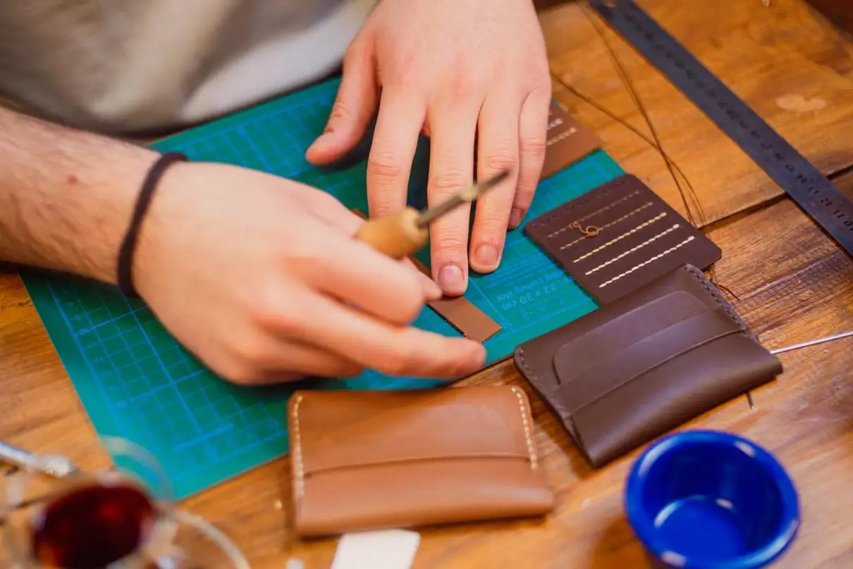Istanbul: Leather Crafting Workshop with Snacks and Drinks 1
