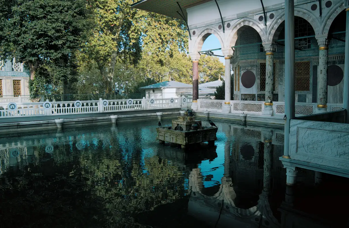 Istanbul: Topkapi Palace Evening Tour 1