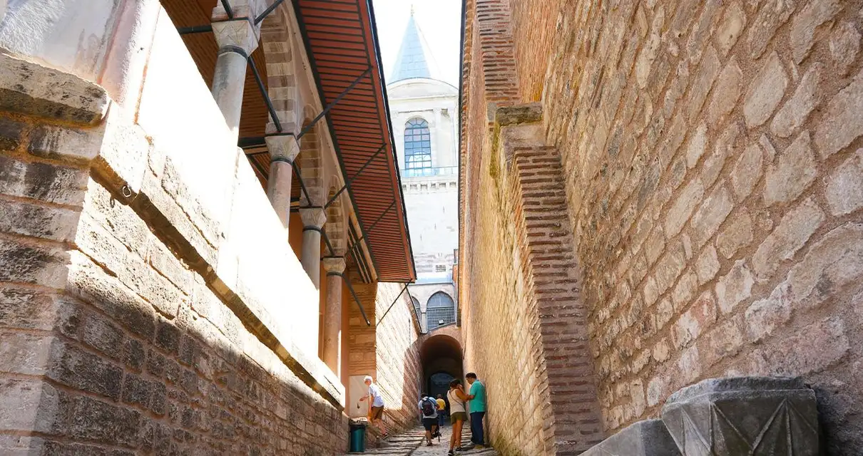 Topkapi Palace Complete Tour: Harem & Hagia Irene Included 9