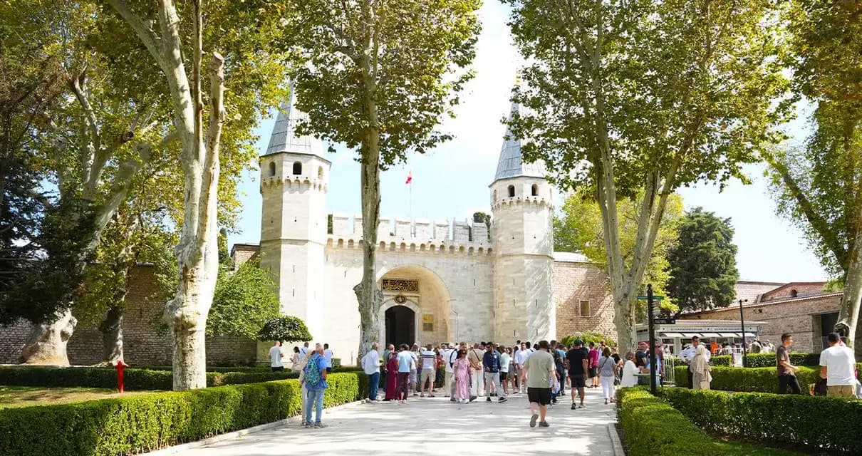 Topkapi Palace Complete Tour: Harem & Hagia Irene Included 4