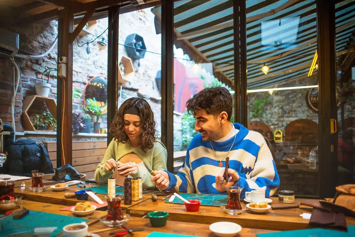 Istanbul: Leather Crafting Workshop with Snacks and Drinks 2