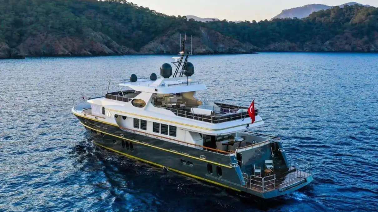Istanbul Bosphorus Sunset Cruise on Yacht with Live Guide 1