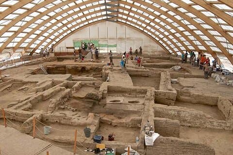 Catalhoyuk Archaeological Excavation Site and Virtual Museum