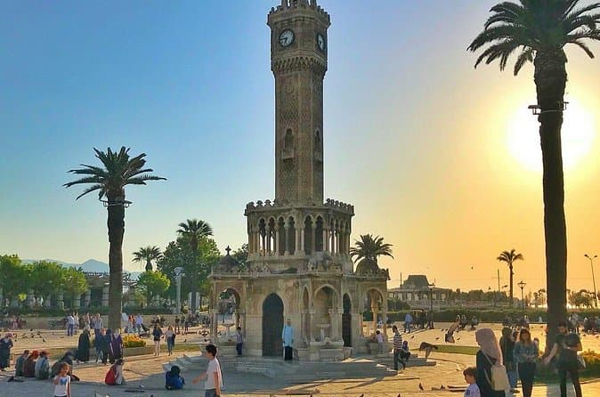 Izmir City Tour with Kordonboyu, Republic Square, Konak Square, Clock Tower, Kemeralti Bazaar and Karsiyaka